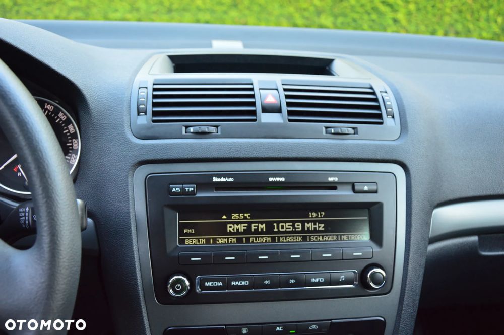 Skoda Octavia 1.6 Ambiente - 22