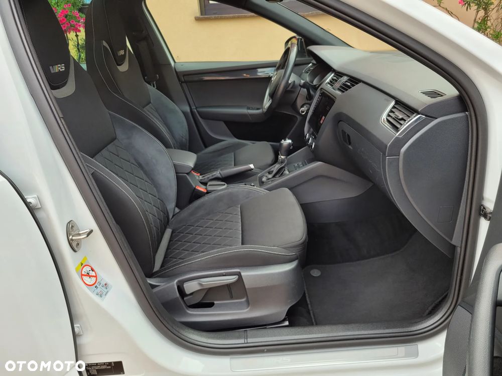 Skoda Octavia Combi 2.0 TDI DSG RS - 18