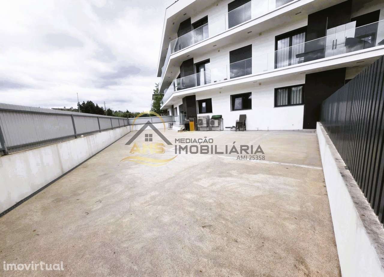 APARTAMENTO T3 COM TERRAÇO DE 186M² - Grande imagem: 4/49