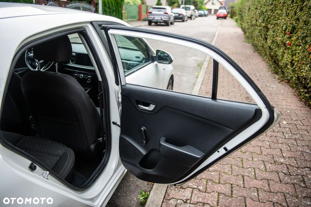 Kia Rio 1.2 Attract - 24