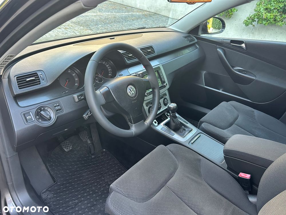Volkswagen Passat 1.6 FSI Comfortline - 19