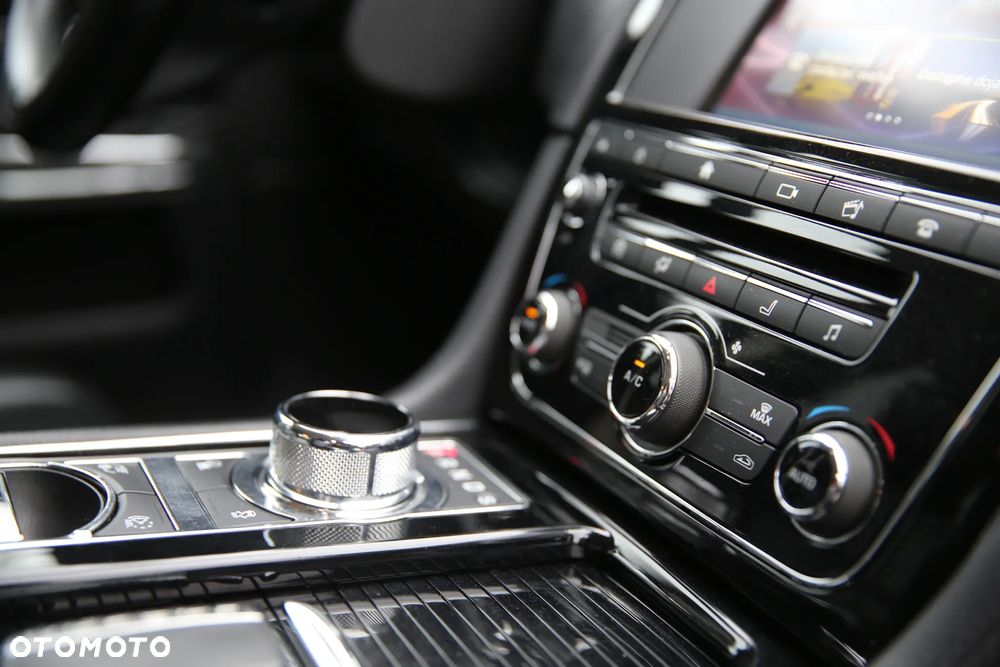 Jaguar XJ 3.0 D V6 Premium Luxury - 17