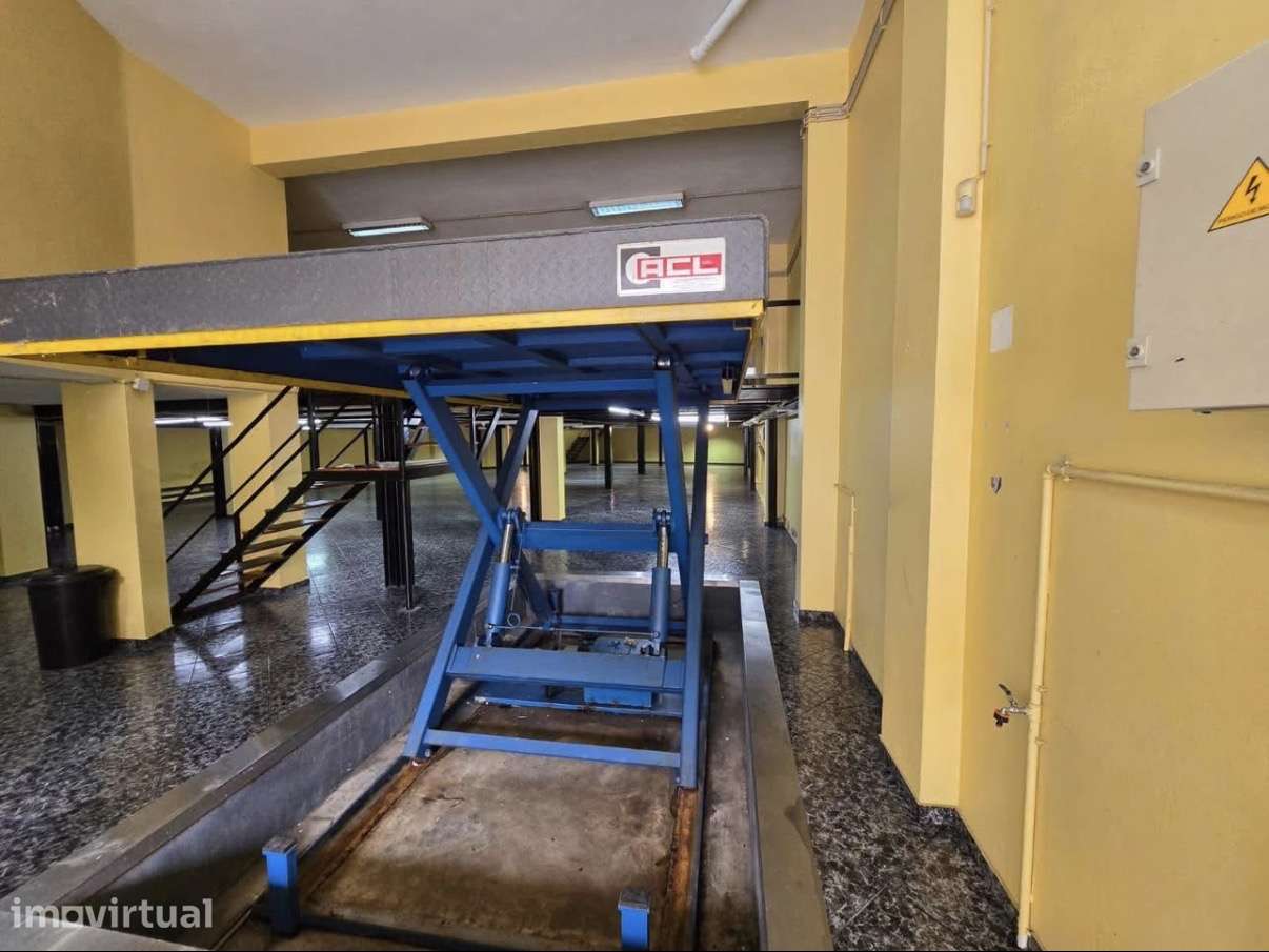 Loja vc Armazém com cerca de 950 m² divididos em 2 andares. - Grande imagem: 5/11