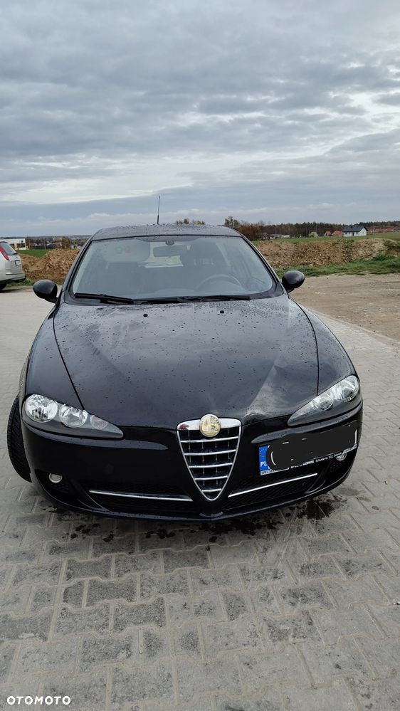Alfa Romeo 147 - 8