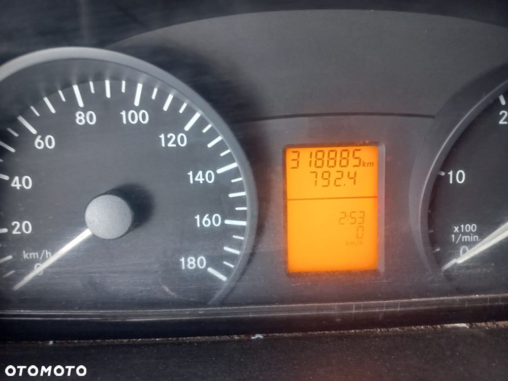 Mercedes-Benz Sprinter - 12