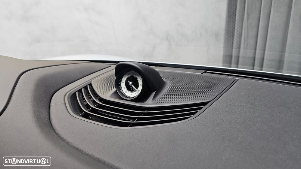 Porsche Taycan Turbo - 16