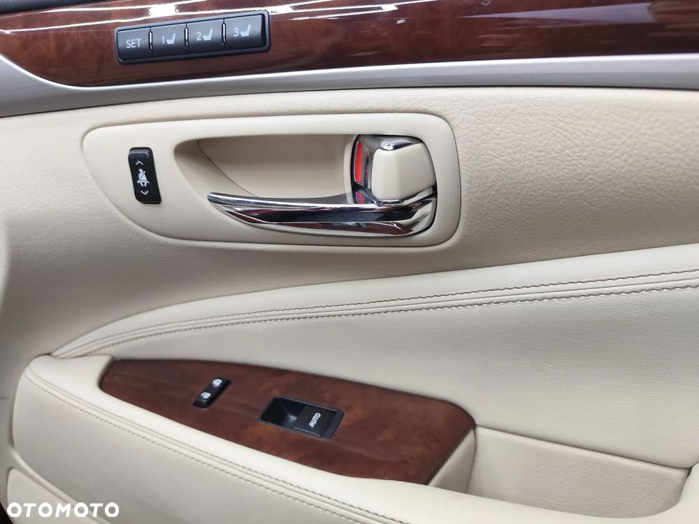 Lexus LS - 28