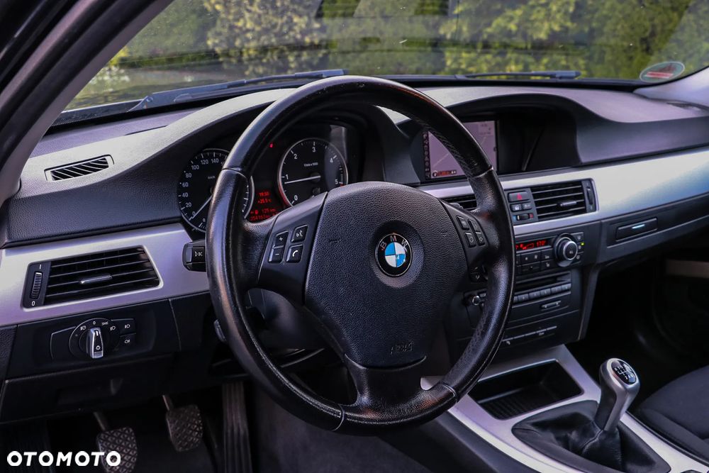BMW Seria 3 318d - 28