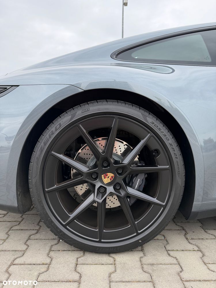 Porsche 911 Carrera - 5