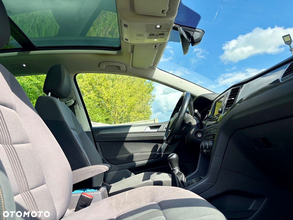 Volkswagen Golf - 23