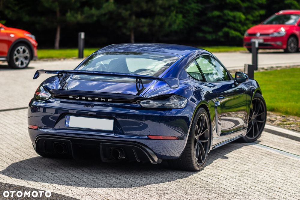 Porsche 718 Cayman GPF GT4 - 12
