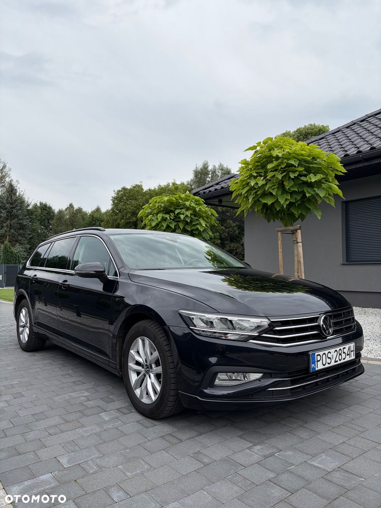 Volkswagen Passat - 1