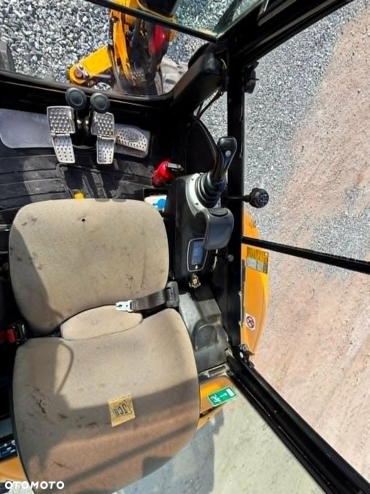 JCB 8026 - 7