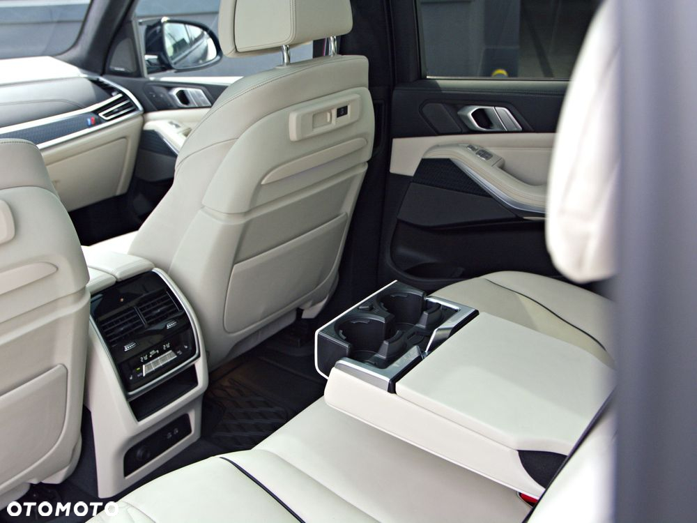 BMW X7 M50i sport - 27
