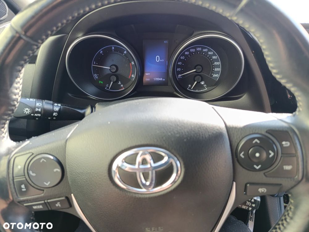 Toyota Auris - 12