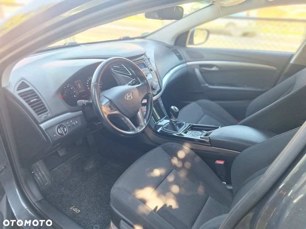 Hyundai i40 Kombi blue 1.6 Trend - 19
