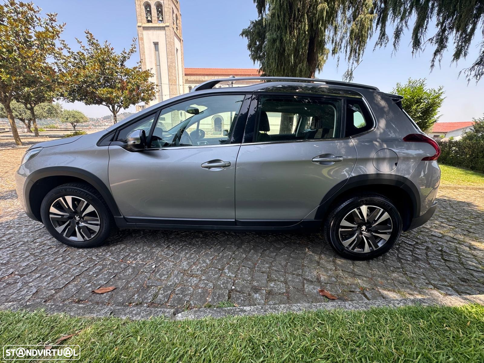 Peugeot 2008 1.2 PureTech Allure EAT6 - 12