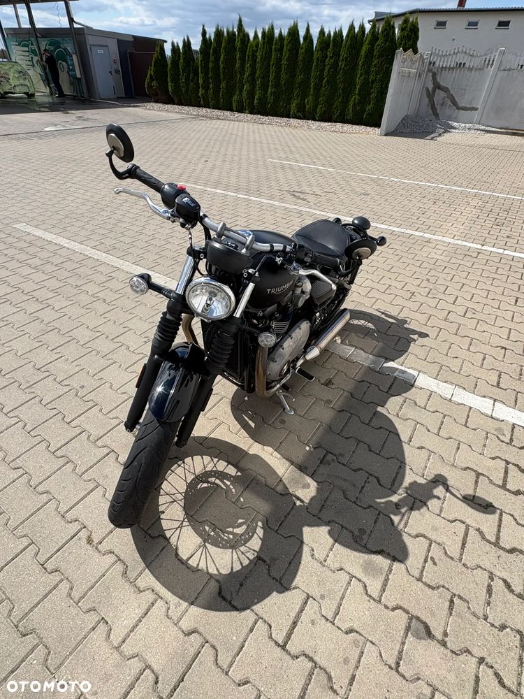 Triumph Bonneville Bobber - 3
