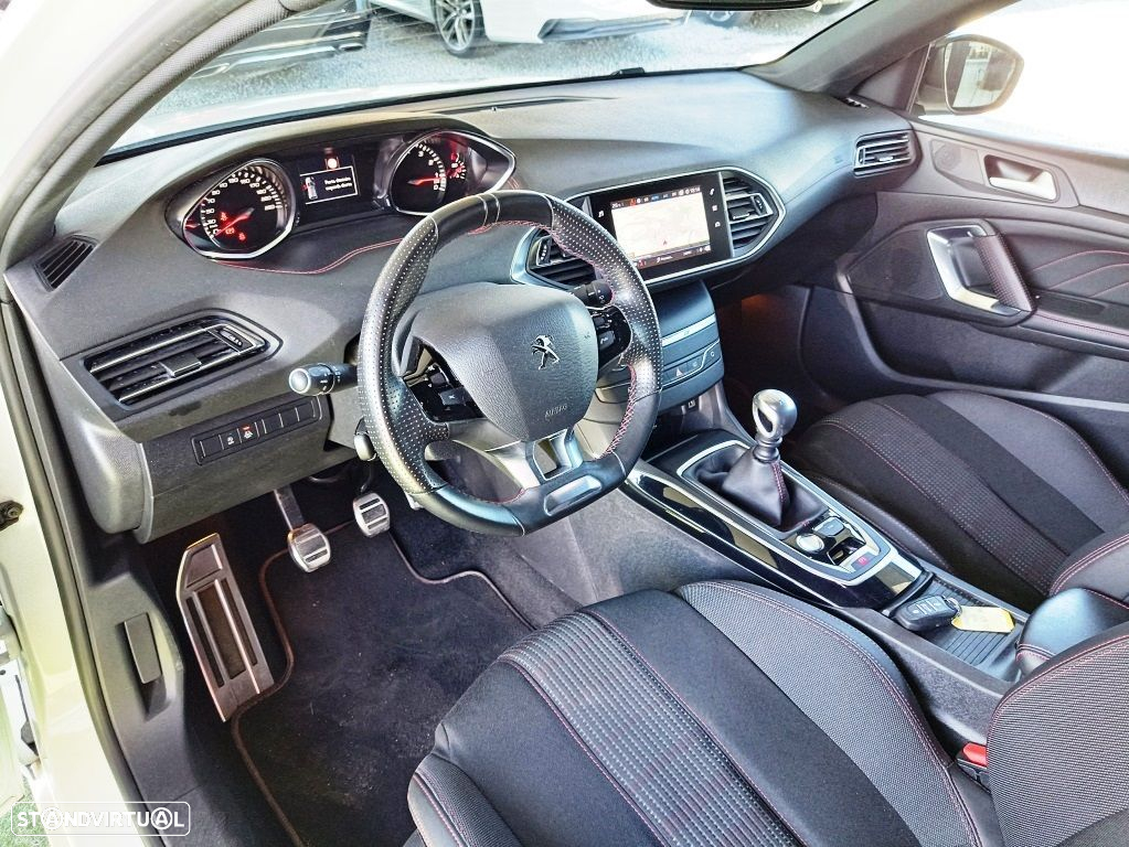 Peugeot 308 1.2 PureTech GT Line - 35