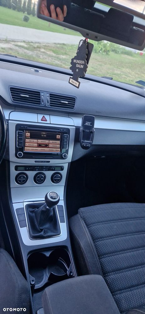Volkswagen Passat 2.0 TDI DPF Sportline - 9