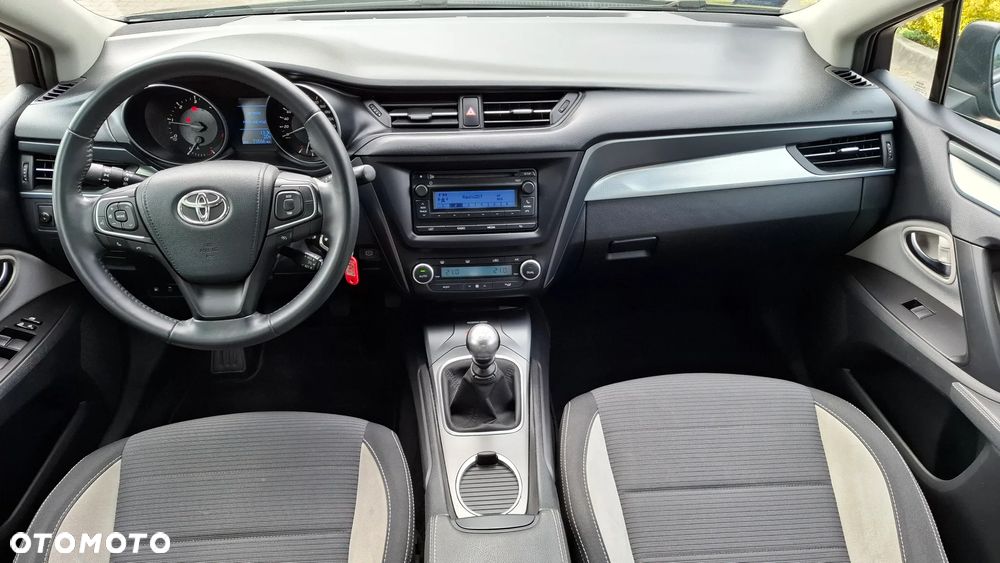Toyota Avensis - 13