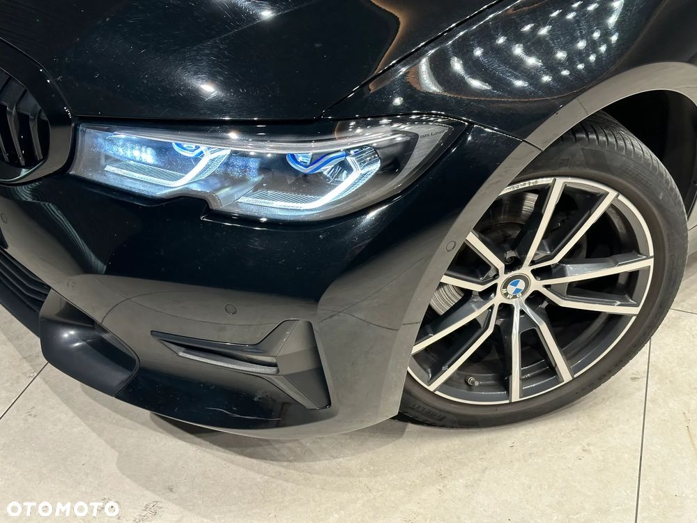 BMW Seria 3 320d xDrive Sport Line - 24