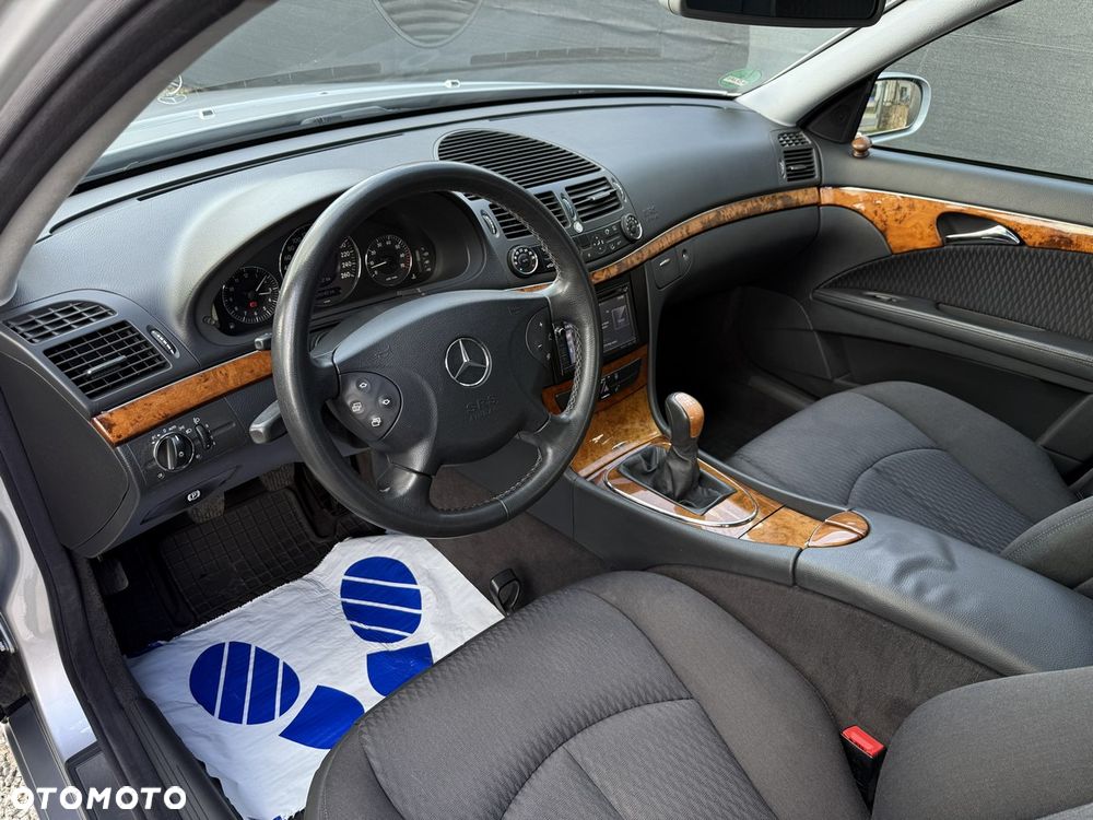 Mercedes-Benz Klasa E 240 Elegance - 23