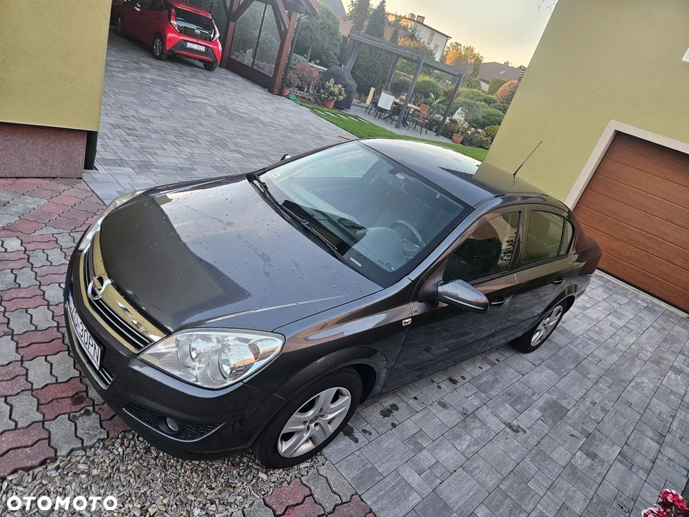 Opel Astra 2009 photo 2