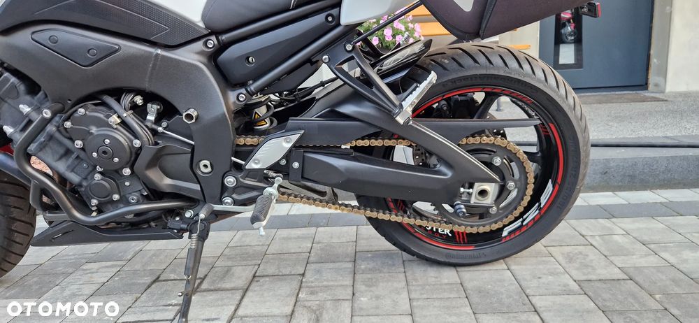 Yamaha FZ8 - 11