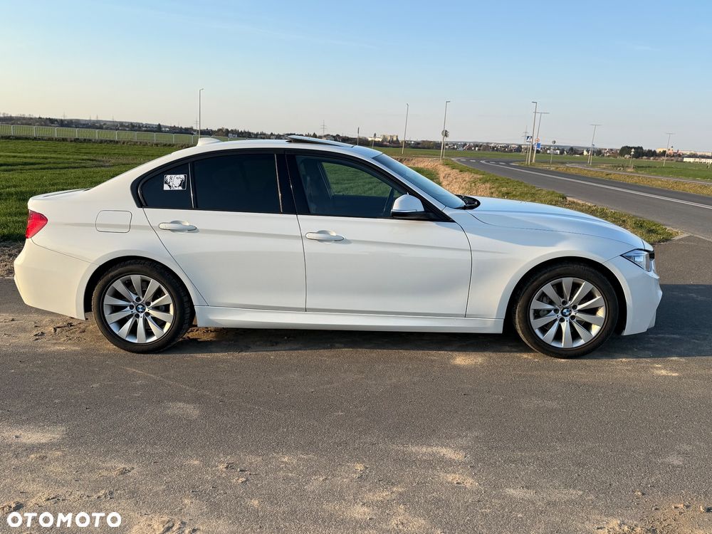 BMW Seria 3 335i xDrive Edition Sport - 5