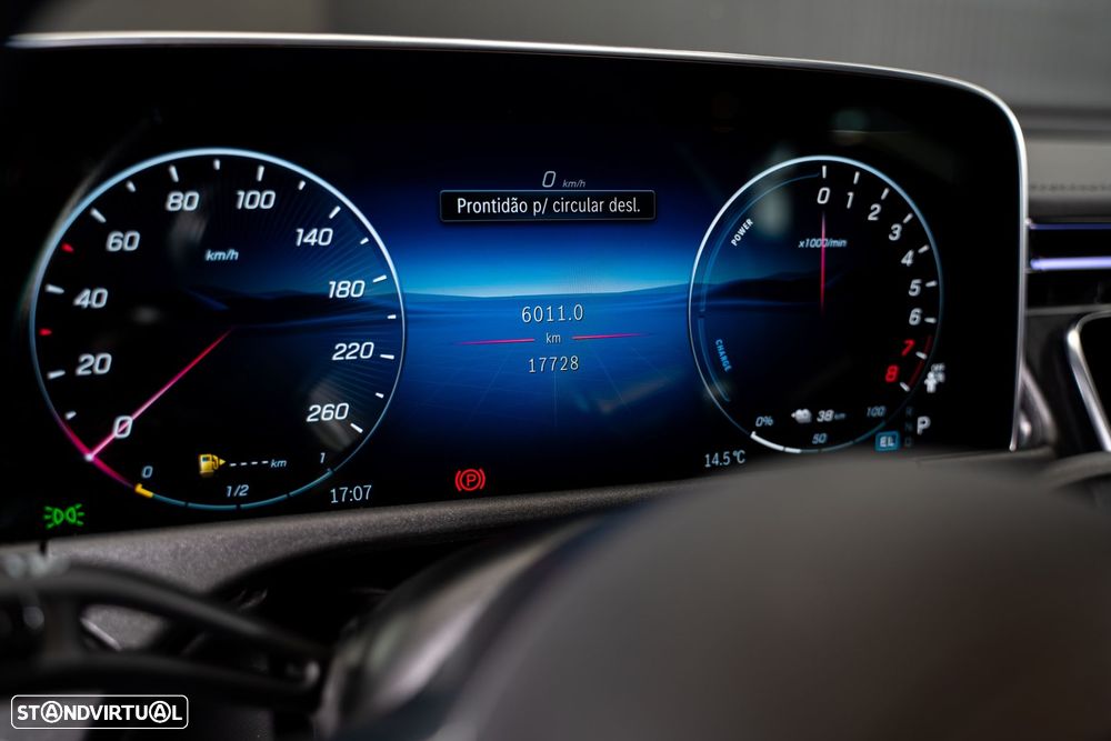 Mercedes-Benz E 300 e 4Matic AMG Line - 26