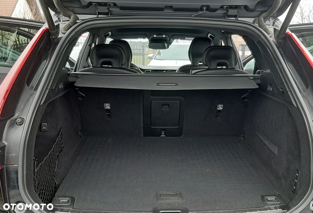 Volvo XC 60 D5 AWD R-Design - 16
