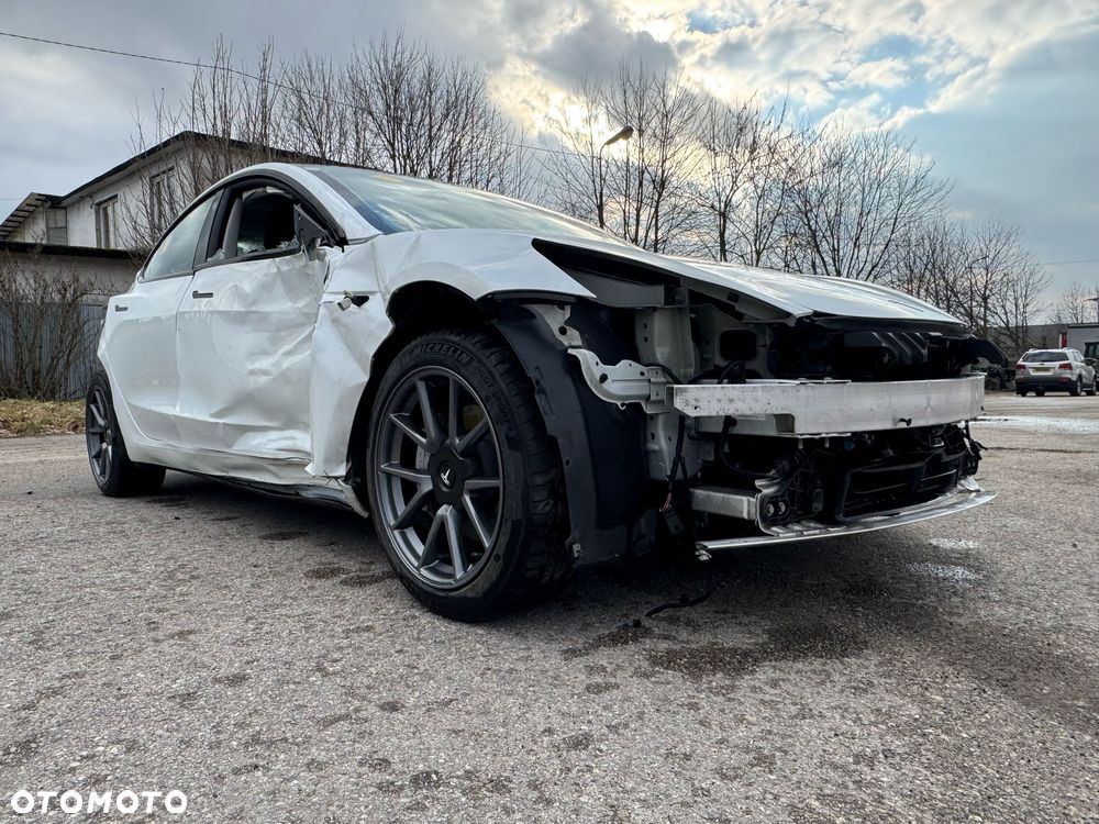 Tesla Model 3 Langstreckenbatterie Allradantrieb Dual Motor - 22
