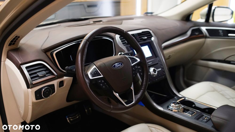 Ford Fusion - 12