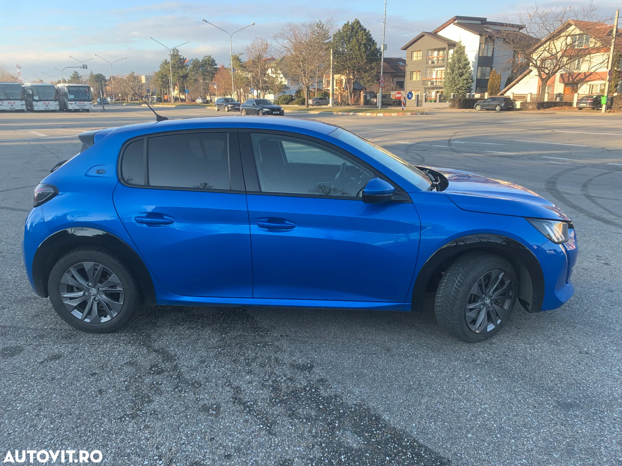 Peugeot 208 e-208 Allure - 3
