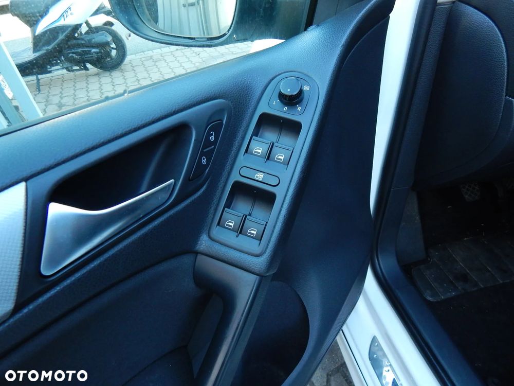 Volkswagen Golf 2.0 TDI DPF BlueMotion Technology MATCH - 16