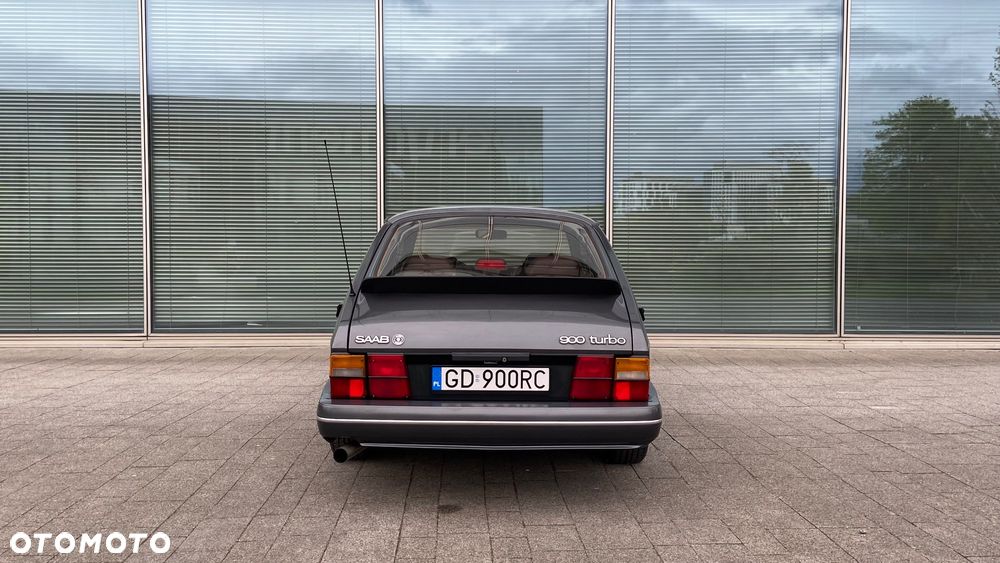 Saab 900 - 16