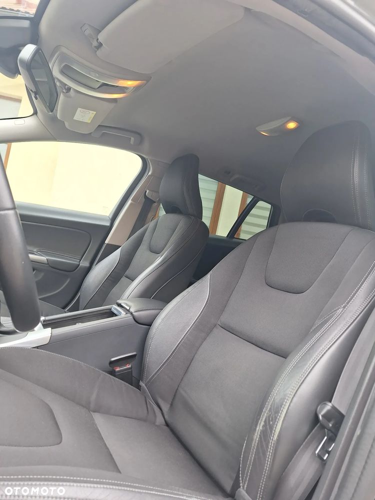 Volvo V60 Cross Country D3 Geartronic Kinetic - 4