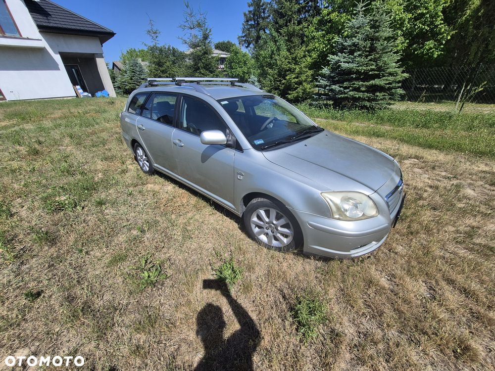 Toyota Avensis - 1