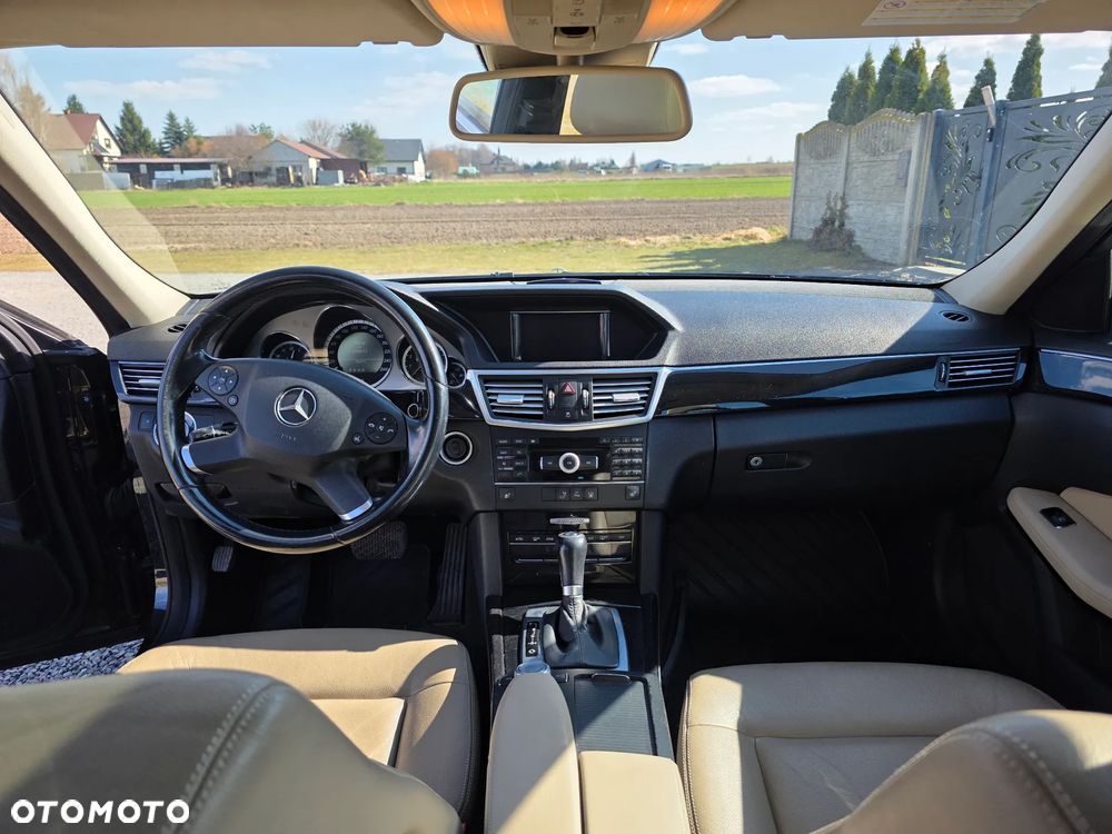 Mercedes-Benz Klasa E 250 CGI BlueEffICIENCY Avantgarde - 15
