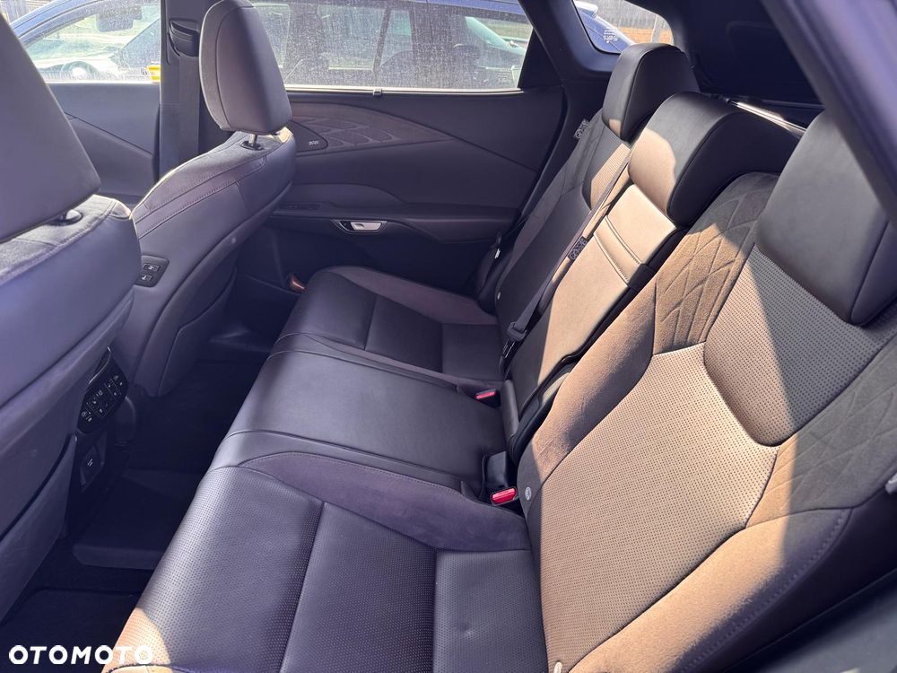 Lexus RX 450h+ Omotenashi - 15