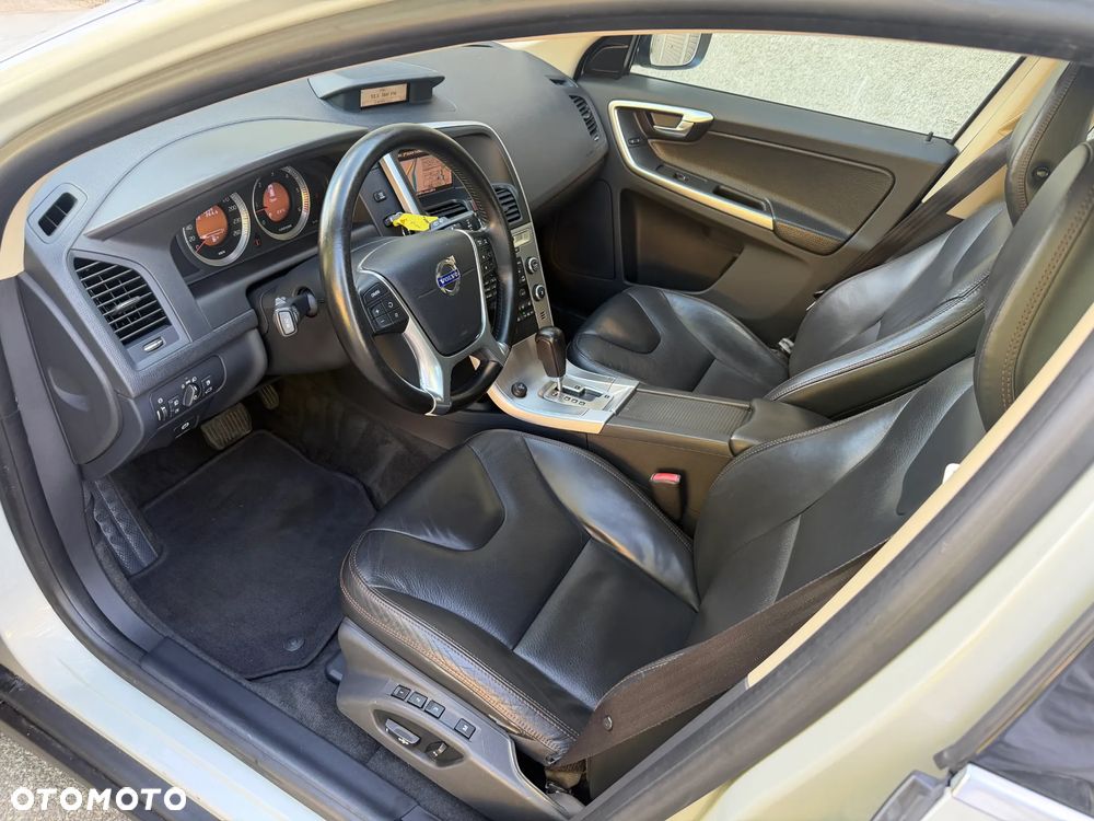 Volvo XC 60 D5 AWD Momentum - 12