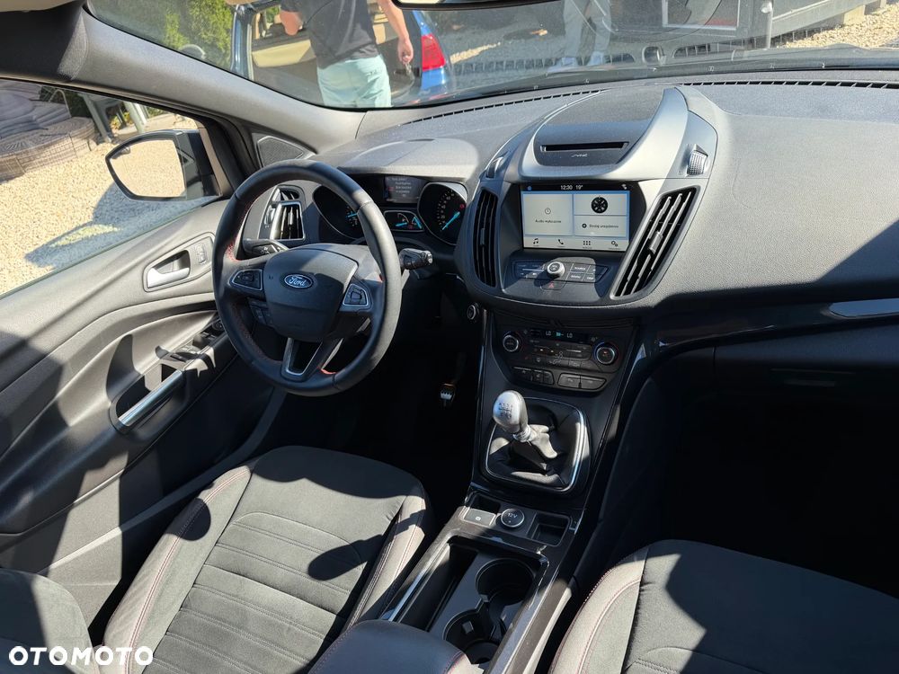 Ford Kuga 1.5 EcoBoost 2x4 ST-Line - 14
