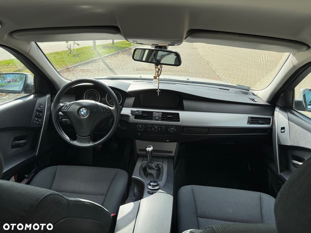 BMW Seria 5 530d Touring - 10