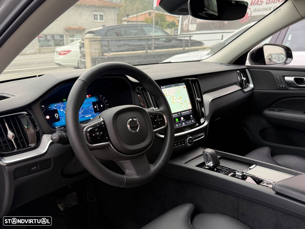 Volvo V60 2.0 B4 Plus Dark Auto - 6