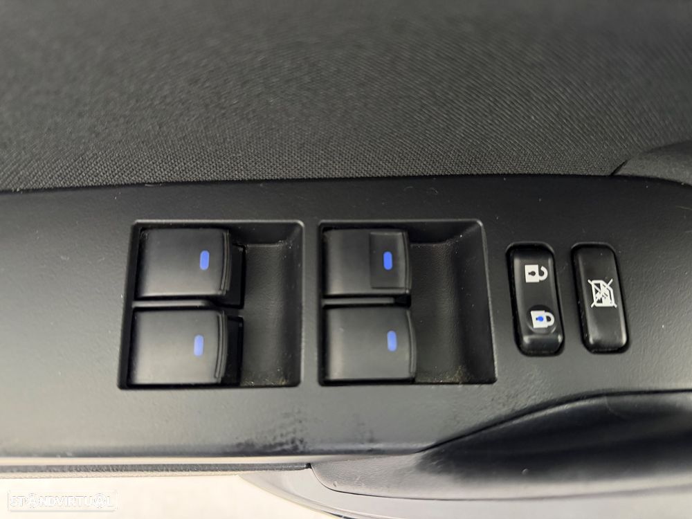 Toyota Auris Touring Sports 1.8 HSD Comfort+P.Sport - 29