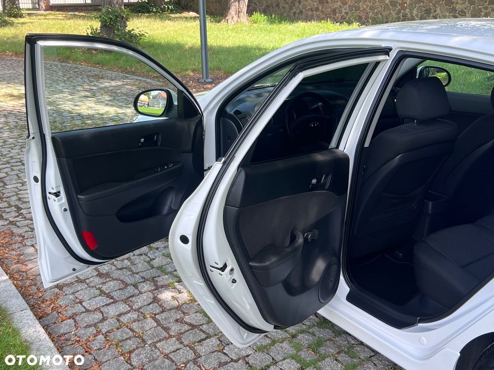 Hyundai i30 1.4 Blue Comfort - 13