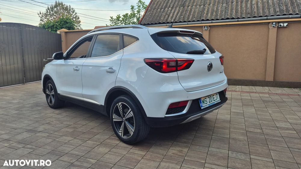 MG ZS EV Luxury - 5