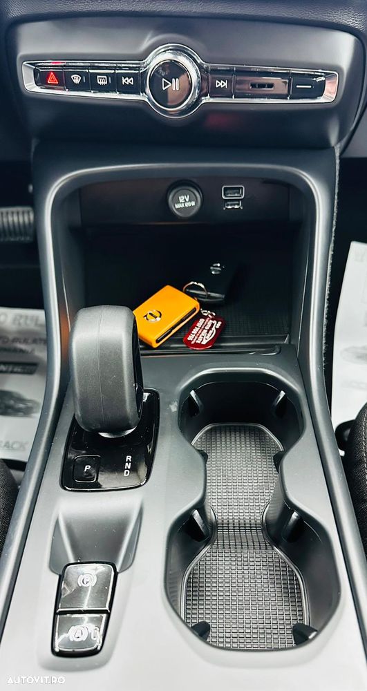 Volvo XC 40 T2 AT8 Momentum - 24