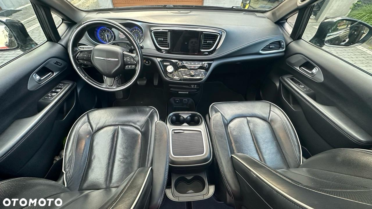 Chrysler Pacifica - 11